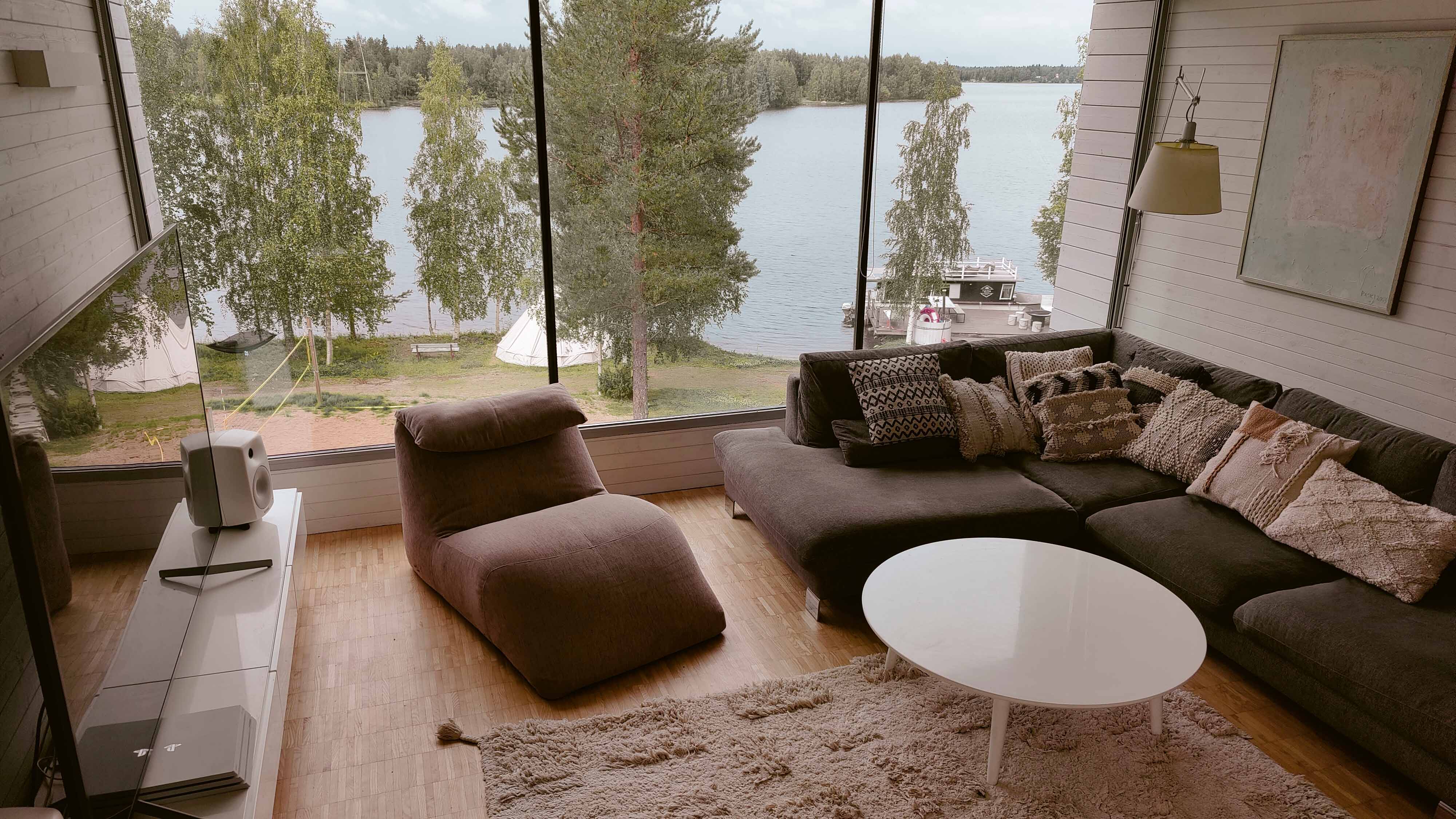 Beautiful scenery from Villa Wiima livingroom.