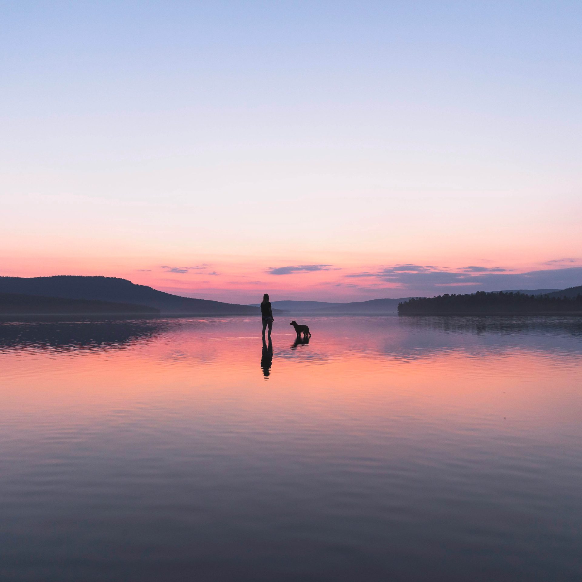 Sunset in Lapland over the lake.| Lapland Luxury